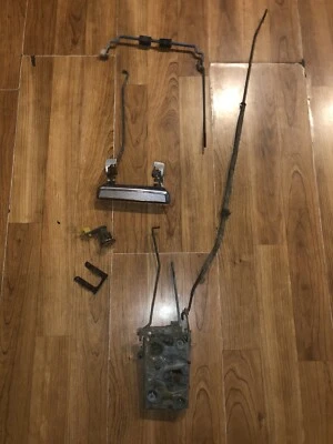 Ford Ranchero 1978-79 lado del pasajero manija de puerta exterior, enlaces y pestillo de puerta Foto 1 de 4