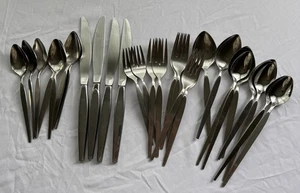 Oneida Community SATINIQUE 29 Piece Set Stainless Steel Flatware Older Pattern - Picture 1 of 2