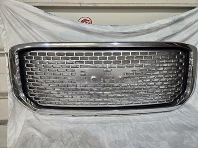 GMC Yukon Denali 2015-2019 parrilla delantera cromada OEM 84119633 Foto 1 de 4