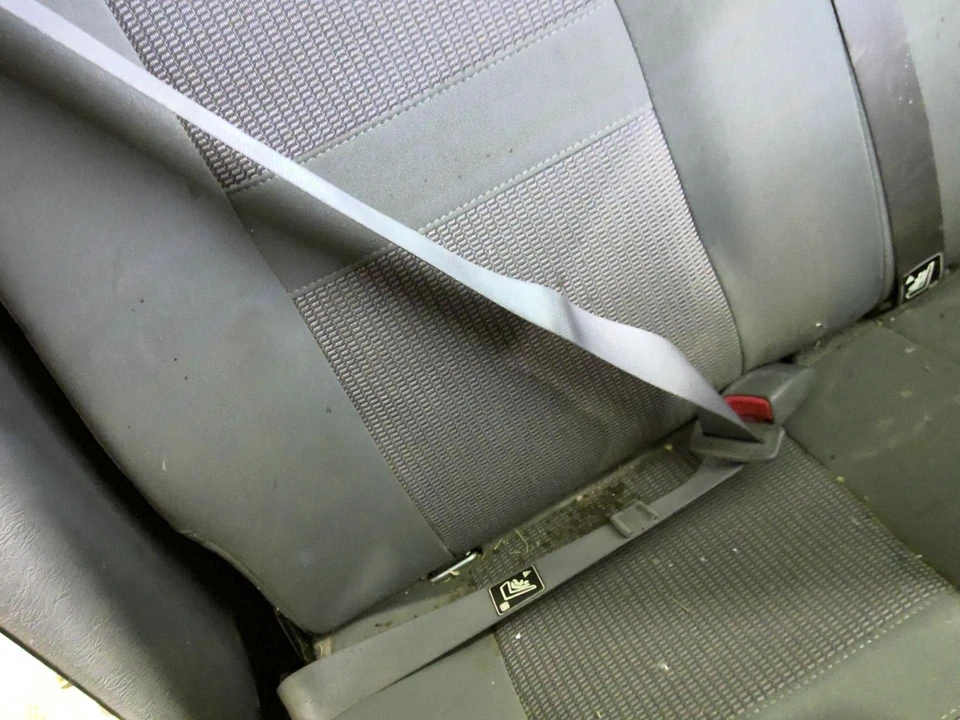 2007 Dodge Ram 3500 Passenger RH Right Gray Rear Seat Belt Retractor Foto 1 de 1