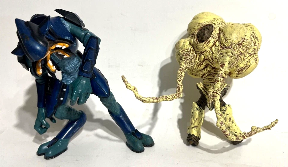 Halo Series 2 & 5 Flood Carrier Covenant Elite 7' Action Figures Joyride Studios - Image 1 of 4