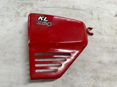 1982 Kawasaki KL250A левая сторона крышка панель пластина пластик OEM - Изображение 1 из 4
