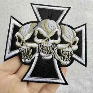 Skull Embroidered Iron-On/Sew-On Patch applique 3 1/4 x 3 1/4 inch - Picture 1 of 4