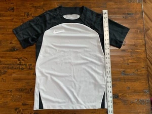 Nike Youth Short Sleeve Shirt T Shirt Size Medium New Gray Black DR0912-052 - Picture 1 of 5