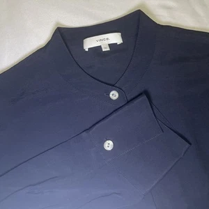Vince. Camicia blusa con colletto a fascia abbottonata XS blu navy tasca viscosa - Foto 1 di 15