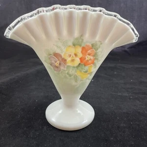 FENTON SILVERCREST RUFFLED EDGE FAN SHAPED VASE PAINTED FLORAL POSIES - Picture 1 of 10