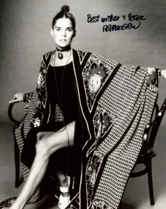ALI MACGRAW SIGNED HANDSIGNIERT 8x10 FOTO HOLLYWOOD SCHAUSPIELERIN MODEL BECKETT BAS - Bild 1 von 2