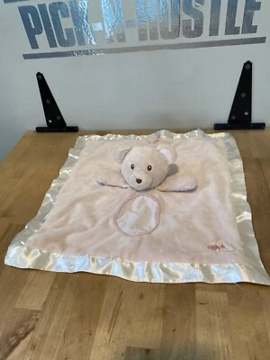 Manta Douglas Baby Lil Acurrucada Oso Rosa Lovey con Cola Borde Satinado Foto 1 de 4