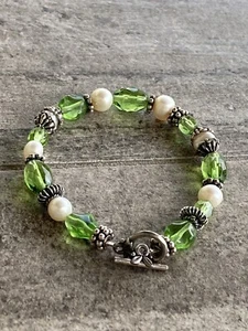 Bracelet Artisan Green Glass & Pearls Toggle Clasp 7”  - Picture 1 of 5