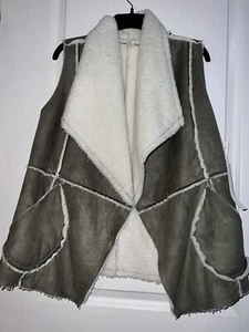 Caslon Vest Womens Medium Reversible Faux Suede and Shearling Green Ivory Boho - Picture 1 of 4