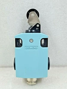 SIEMENS 3SE5 122-0CE01 ROLLER LIMIT/POSITION SWITCH AC15 230V 3A - Picture 1 of 7