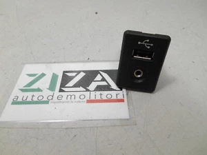 Nissan Micra K13 2016 USB AUX Input Door Socket - Picture 1 of 4