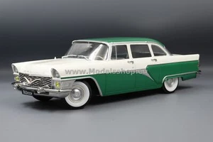 GAZ-13 "Chaika" 1959 /green - white/ - Imagen 1 de 4