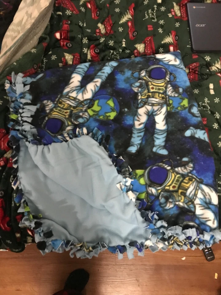 Cobertor de nó de lã azul astronauta - Imagem 1 de 1