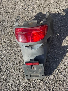 ⭐LUCE CARENA POSTERIORE PEUGEOT TREKKER 50CC NO TARGA OMAGGIO UK POST⭐ - Foto 1 di 5