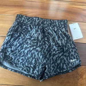 Nike Kids Animal Print Shorts Dri-Fit Athletic Shorts Grey FQ4527-084 Medium - Picture 1 of 1