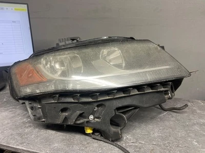 2009 - 2012 年奥迪 A4 车头灯总成右乘客侧原始设备制造商 — 第 1/3 张图片