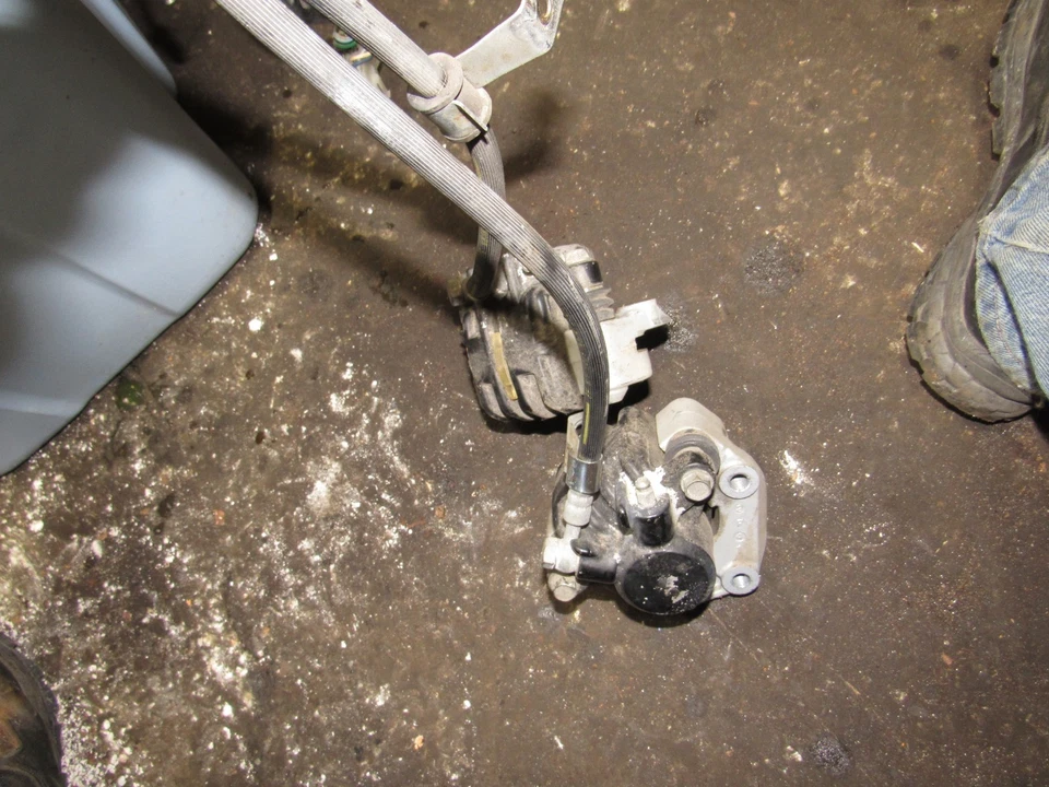 Pinzas de freno delanteras Honda Gl1000 Goldwing 1978 Foto 1 de 1