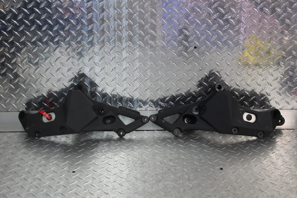 MV AGUSTA F4 1000S 2006 montaje en motor juego de soportes de motor par Foto 1 de 4