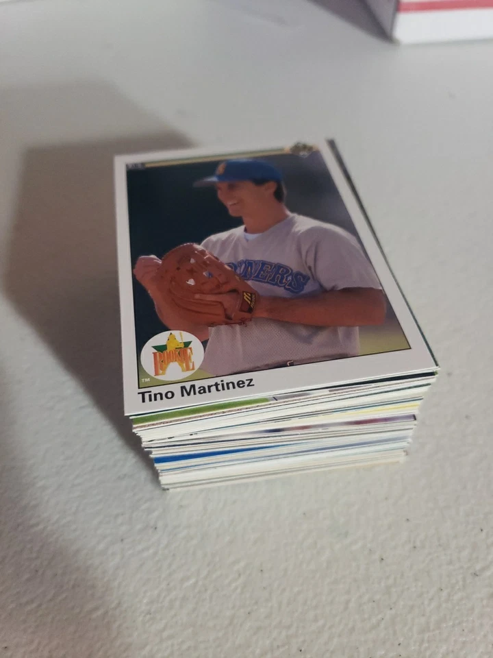 100 Tino Martinez Baseball Card Lot - 100 - Image 1 of 1