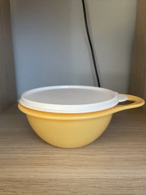 Tupperware Maximilian 600 ml Rühr Schüssel Gelb weißer Deckel neu - Bild 1 von 2