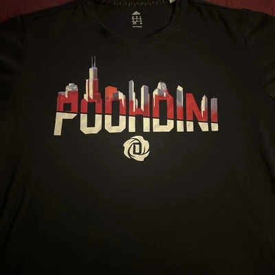 Camiseta Adidas Derrick Rose Poohdini Chicago Skyline tamanho XL - Imagem 1 de 3