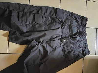  Set of Hawaiian Airlines Apparel Cargo Pants & Shorts Gray Men's Size 34 - Image 1 of 4