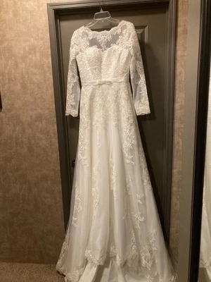 Wedding dress size 4 - Image 1 of 3
