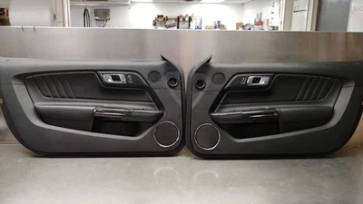 Ford Mustang EcoBoost 2015-2023 OEM paneles interiores de puerta izquierda y derecha Foto 1 de 4