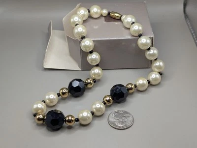 COLLAR GRUESO DE COLECCIÓN AÑOS 80 AVON CUENTAS BLANCO Y NEGRO 5ª Avenida  Foto 1 de 2