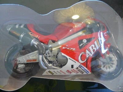 1/12 Minichamps Valentino Rossi Collection - 2001  Suzuka 8 Hour  Honda VTR1000 - Image 1 of 4