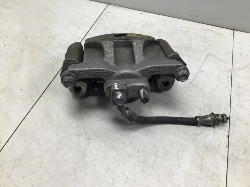 Pinza de freno trasera izquierda Chevrolet Colorado 2019 de fábrica Foto 1 de 4