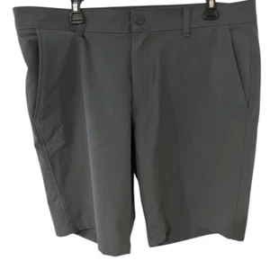 Graue Under Armour Shorts mit flacher Vorderseite - Bild 1 von 2