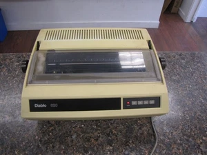 Stampante vintage Diablo Systems 620 - si accende la luce rossa - Foto 1 di 9