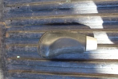 2004 - 2007 Nissan Armada Infiniti QX56 LEATHER Gear Shift Knob Shifter OEM  - Изображение 1 из 2