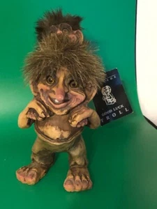 Vintage Norvegese GOOD LUCK Troll Figura Maschio Porta Bambino Salvadanaio con Etichetta - Foto 1 di 10