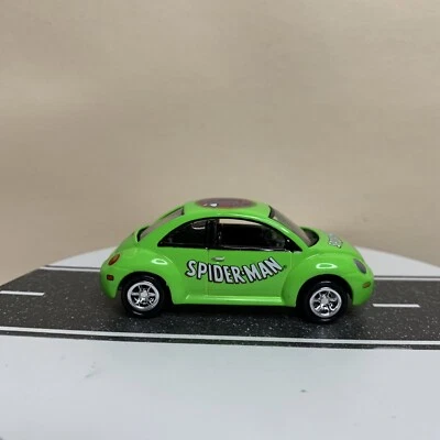 Johnny Lightning Marvel Car Series Spiderman '98 VW Volkswagen New Beetle Green  - Image 1 of 4