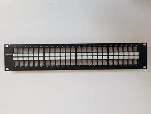 Panneau de brassage Leviton 48 ports QuickPort Keystone 2RU 49255-H48 - Photo 1/3