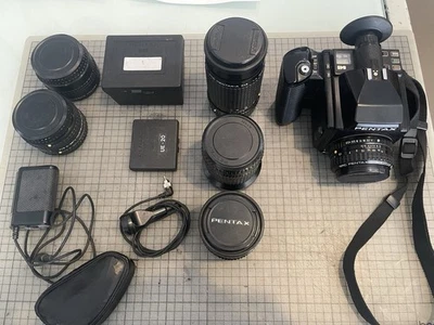 Pentax 645 Analogkamera Mittelformat Schwarz, 4 Objektive und Zubehör - Bild 1 von 4