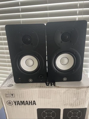 Mint Yamaha HS3 3.5-Inch Compact Powered Studio Monitor Speakers, Pair, Black - Image 1 of 4