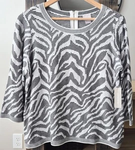 NWT Chicos Flat Sweater $109 Fits Like Large Sized 1P Zebra Zip Back - Picture 1 of 4