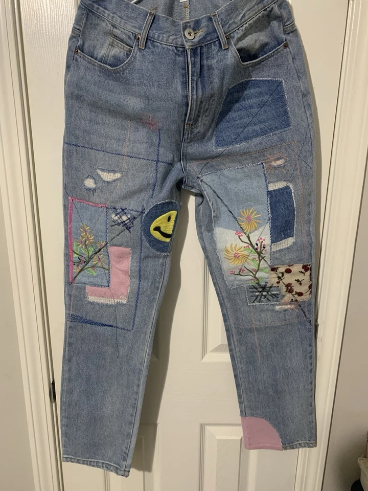 Pantalones de mezclilla vintage con parche facial sonriente Foto 1 de 4