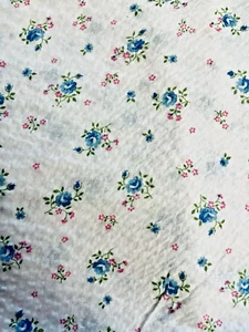 VTG Feminine Blue & Pink Florals on White Pucker Plisse Fabric 20 "X 18" - Picture 1 of 4