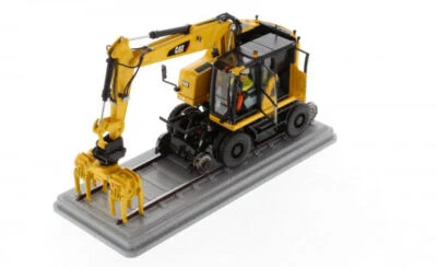 MODELLINO MEZZI CANTIERE DIECAST CAT M323F RAILROAD WHEELED ESCAVATORE 1/50 - Immagine 1 di 4