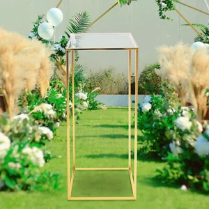 Gold Metal Flower Stand - Elegant Display Pedestal for Weddings & Events - Picture 1 of 19