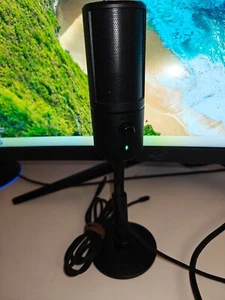 Razer Seiren Emote Streaming Microphone USB Condenser Microphone for Streaming - Picture 1 of 2