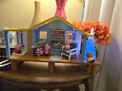 Casa de muñecas Casa de muelle de Navidad Foto 1 de 4