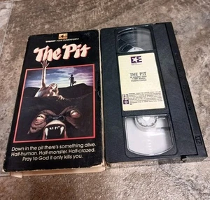 1981 Vintage The Pit Embassy Home Video Horror VHS Tape Sammy Snyders EUC  - Bild 1 von 5