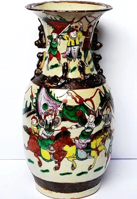 Chinesische Keramik Vase China 19. Jh. handbemalt Krieger Drachen Höhe 38,5 cm - Bild 1 von 4