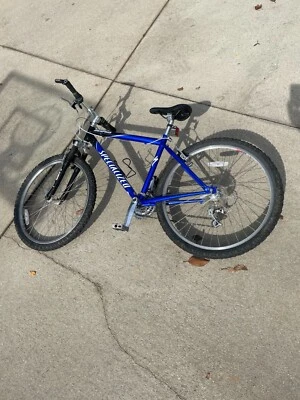 Bicicleta de montaña Hardrock especializada, excelente estado. Foto 1 de 4